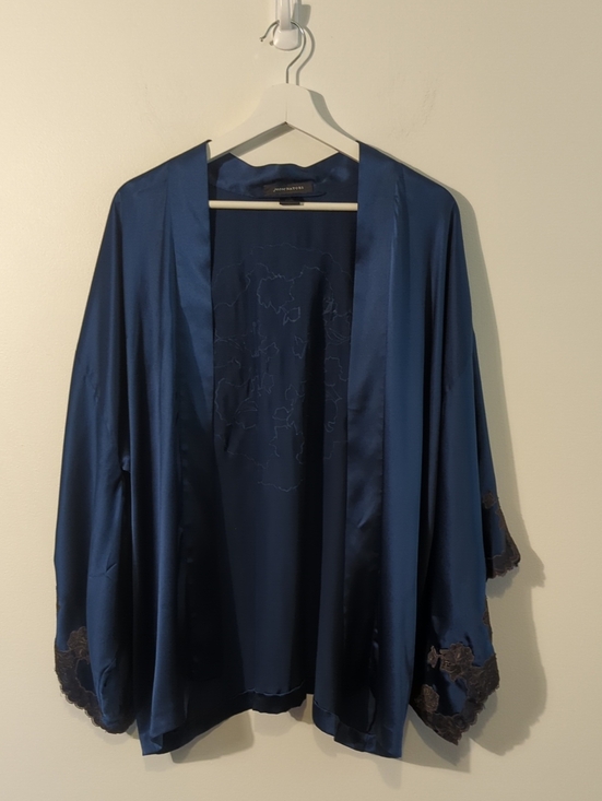 Natori Other - NATORI 100% silk kimono jacket with lace detailing - size small